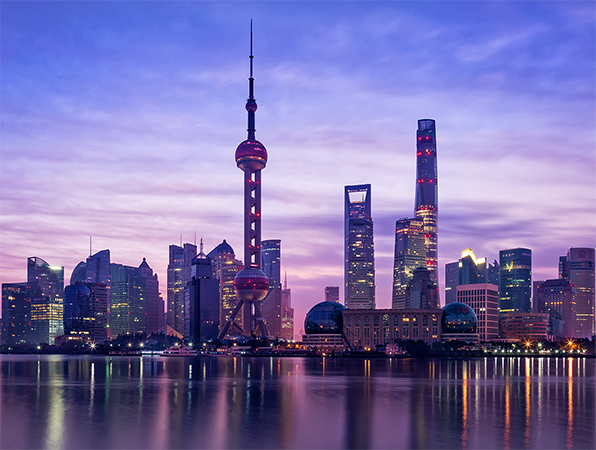Vue sur le paysage urbain de Shanghai au coucher du soleil.