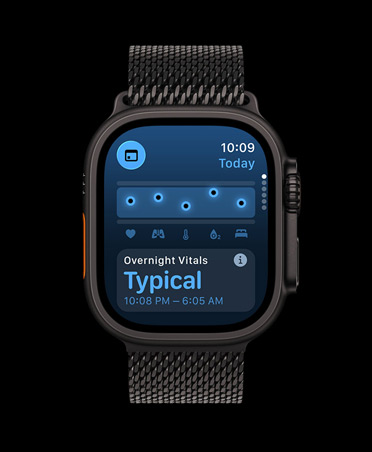 Apple Watch Ultra 3 med urkasse av svart titan og Milanese Loop i svart viser et poengdiagram og en varsling om avvikende vitale målinger fra natten før i Vitale Tegn-appen.