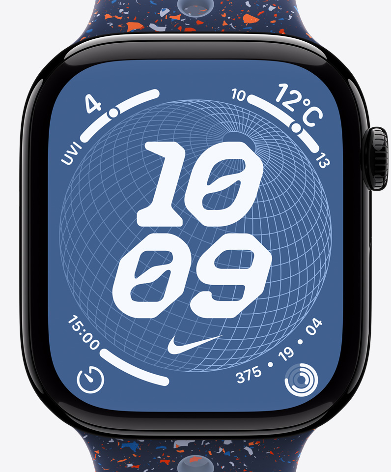 Nikeグローブの文字盤。時刻とともにアクティビティリング、UVI、気温、ストップウォッチなどのコンプリケーションが表示されている