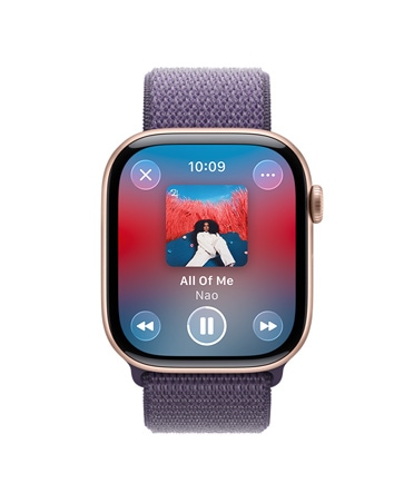 Apple Watch Series 11 z kopertą z aluminium w kolorze różowego złota, opaska sportowa w kolorze mlecznego fioletu, elementy interfejsu Apple Music, treningowa playlista, prawy bok urządzenia, pokrętło Digital Crown