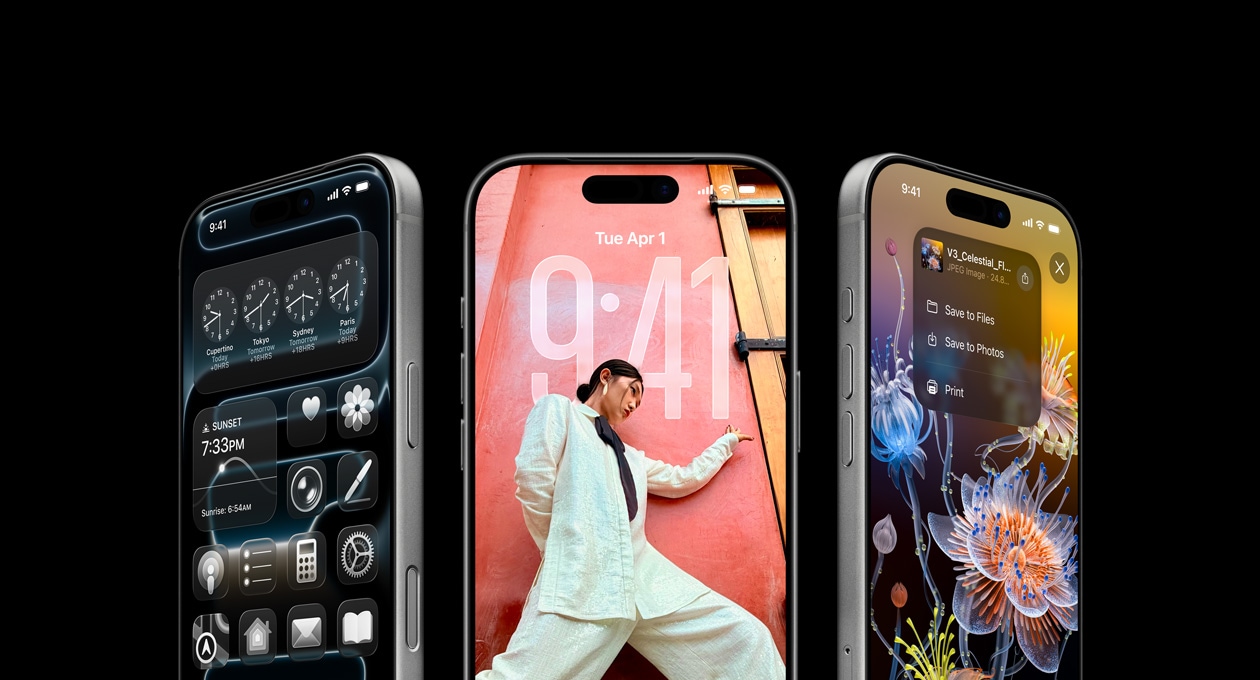 3 modele iPhone’a 17 Pro ustawione obok siebie, widok z przodu, pierwszy ekran wyświetla apkę Zegary świata, na drugim widać ekran blokady iOS 26, a trzeci prezentuje funkcję Zapisz w apce Notatki.