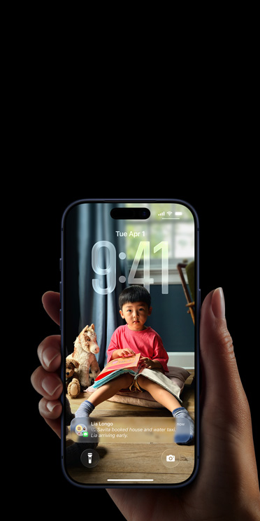 iPhone 顯示器，展示全螢幕設計和 iOS 26 Liquid Glass。