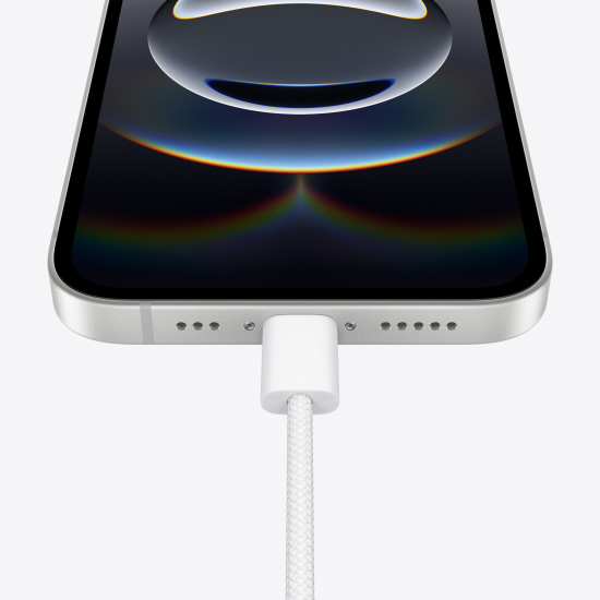 Port USB-C de l’iPhone 16e.
