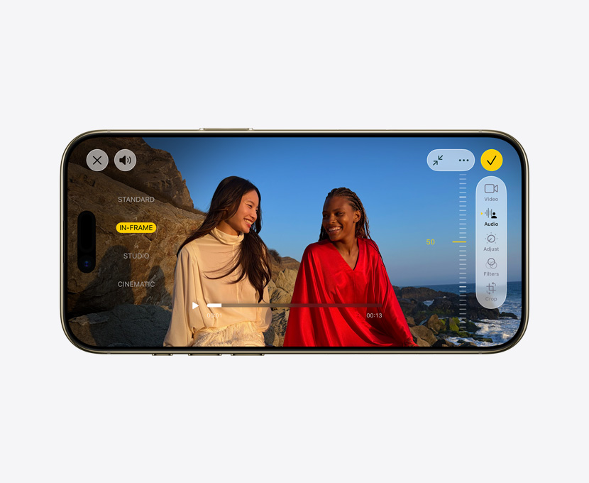 Przód iPhone’a Air, na ekranie widać nagrywane profesjonalne wideo z wykorzystaniem funkcji Miks audio