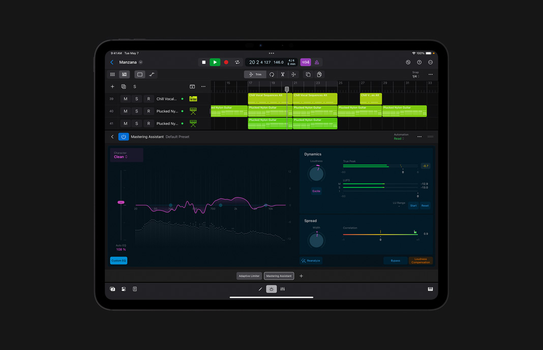 Interface du Mastering Assistant affichant les réglages d’égalisation, de dynamique et de vitesse dans Logic Pro pour iPad sur un iPad Pro