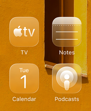 Liquid Glass App Symbole, einschließlich Apple TV, Notizen, Kalender und Podcasts, farblich getönt, um optimal mit dem Hintergrundbild zu harmonieren