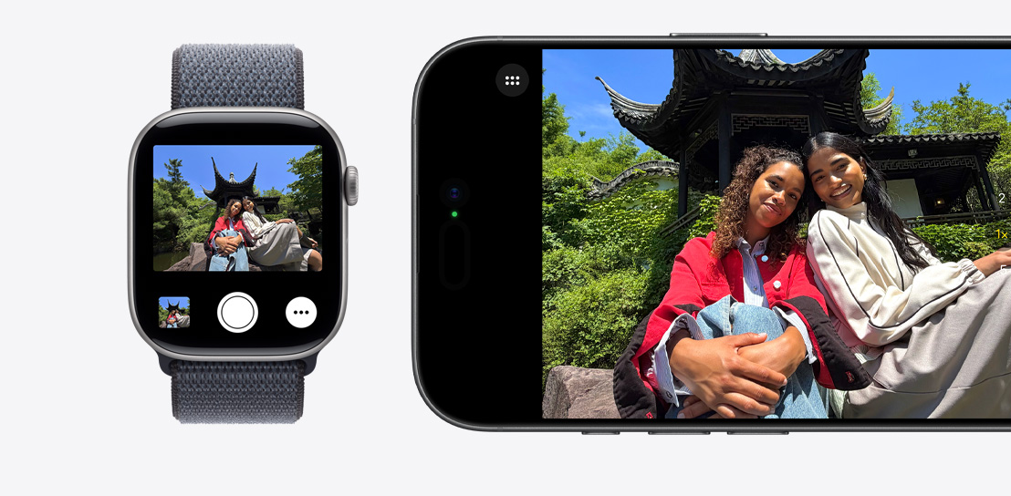 Apple Watch Series 11 viser Kamerautløser og en forhåndsvisning av et bilde i søkeren, mens en iPhone 17 viser en forhåndsvisning av et bilde i søkeren.