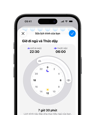 Mặt trước của iPhone 16, giao diện người dùng hiển thị nội dung Sức Khỏe, Giờ Đi Ngủ, Chế Độ Sáng, Lịch Trình
