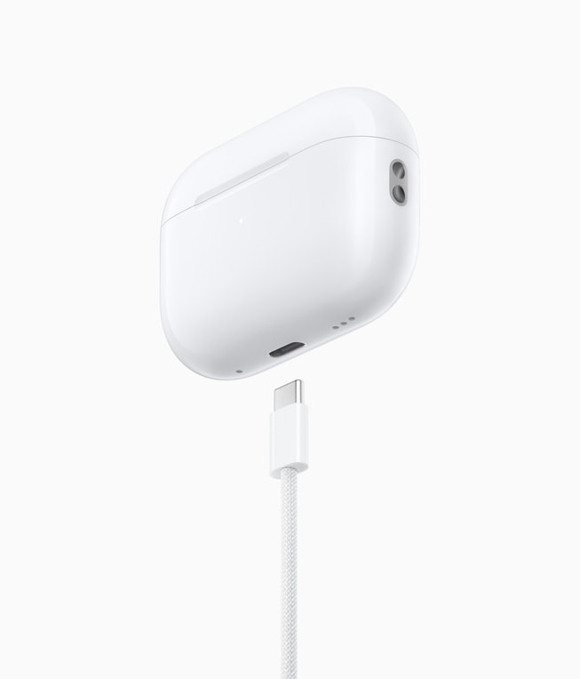 Los AirPods Pro (2.ª generación) renovados con su estuche de carga y un cable de carga USB-C.