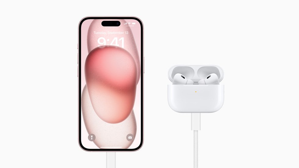 Los AirPods Pro (2.ª generación) con el iPhone 15 Pro