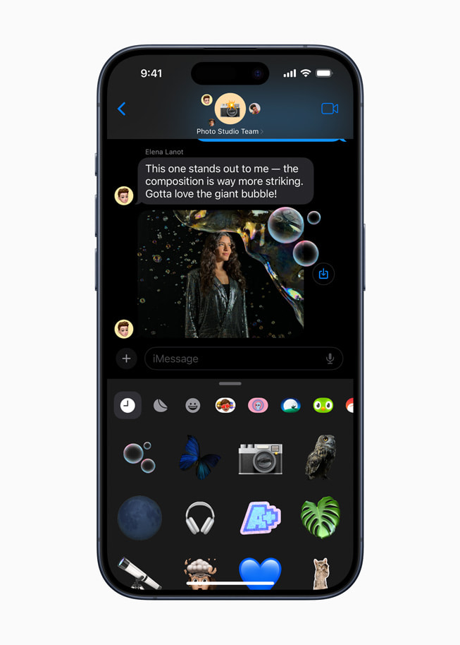 Den nye Live Stickers-oplevelse i iOS 17 på iPhone 15 Pro.
