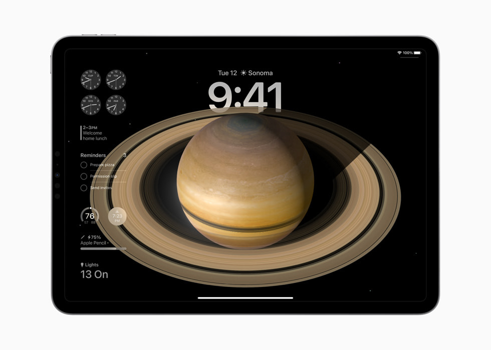 Una pantalla de bloqueo con el fondo Astronomía en un iPad Pro de 11 pulgadas.