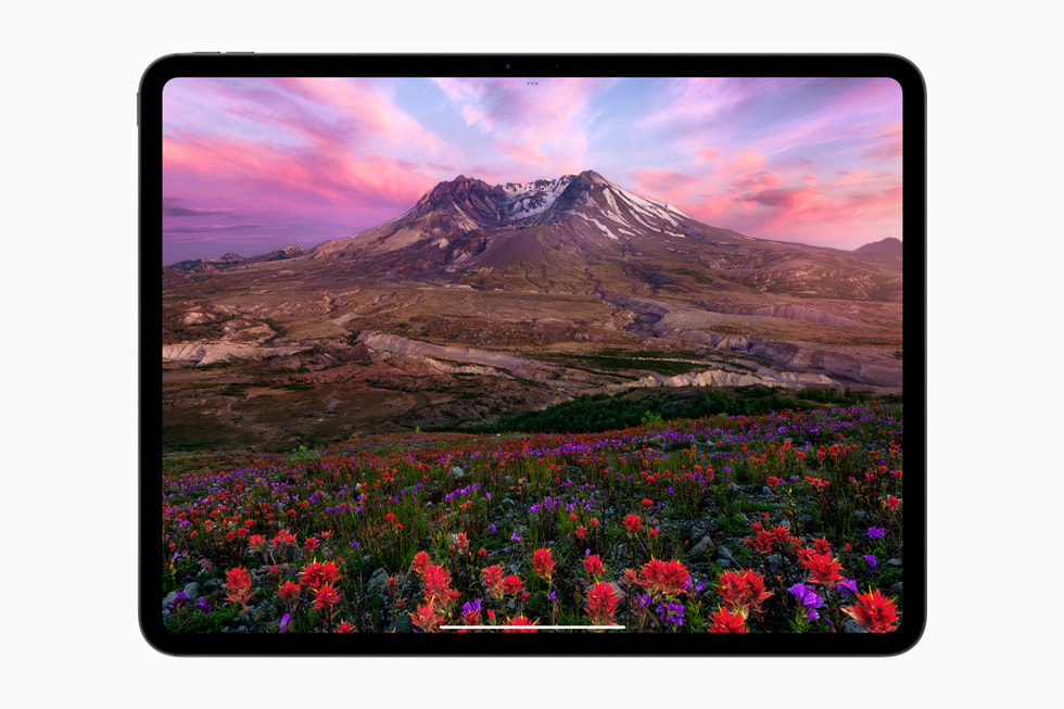 Ultra Retina XDR-skjermen som viser et vakkert landskap på nye iPad Pro. 