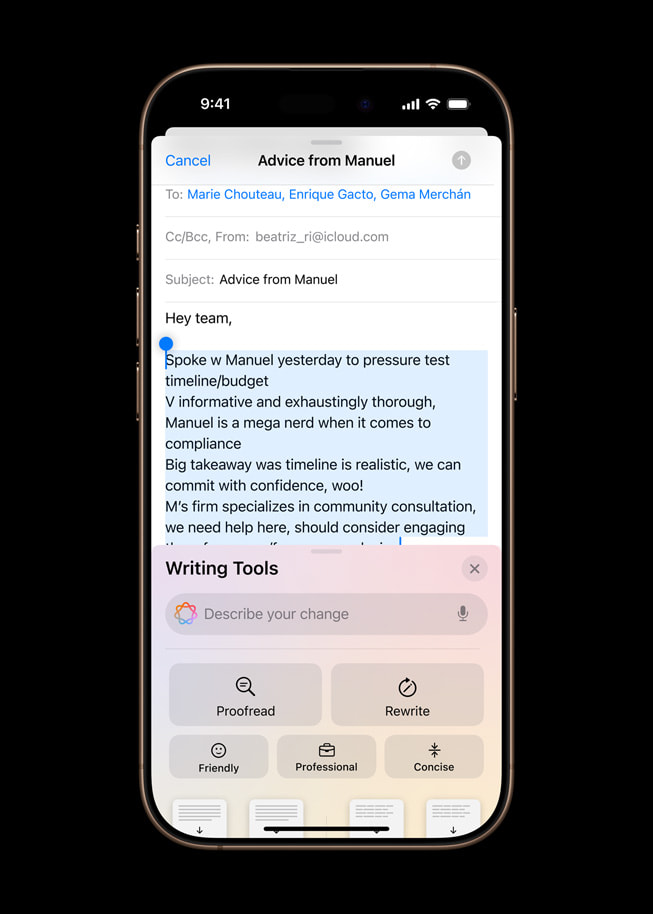 أداة "مساعد الكتابة" الجديدة المدعومة بقوة Apple Intelligence معروضة على iPhone 16 Pro.