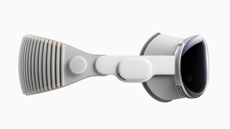 صورة لجهاز Apple Vision Pro من الجانب. 