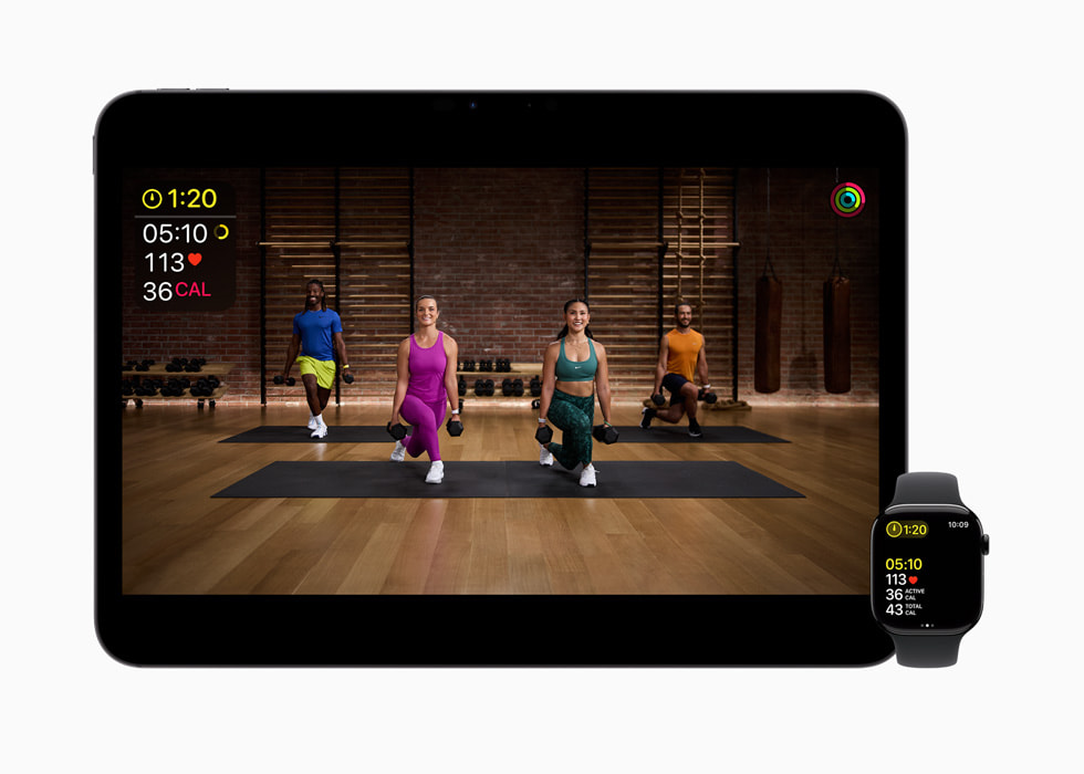 El programa «Strength, Endurance, and Agility for Pickleball» de Apple Fitness+ en un iPad Air y un Apple Watch.