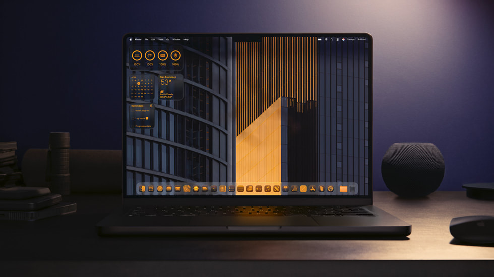 ダークの色合いのデスクトップが表示された13インチMacBook Air。
