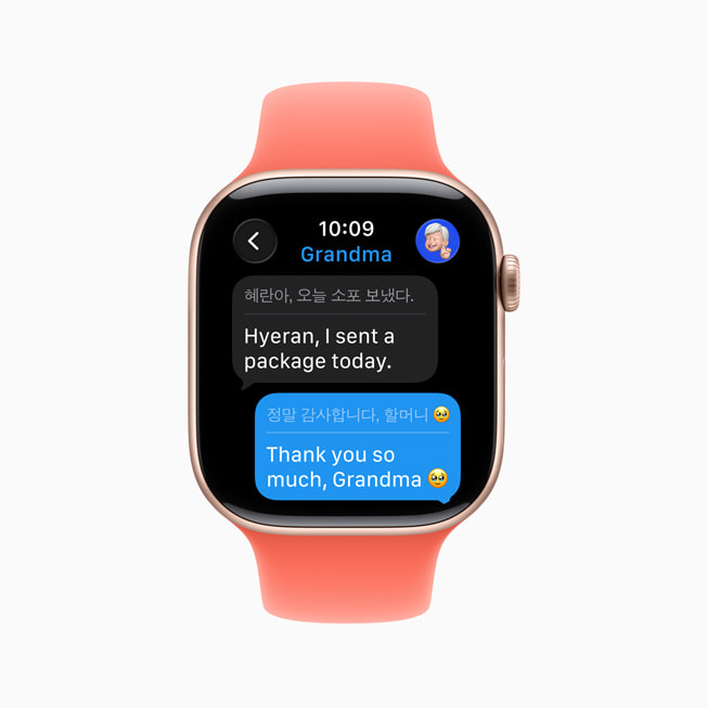 Funktionen Live Translation i Meddelanden visas på en användares Apple Watch i en konversation med personens mormor.