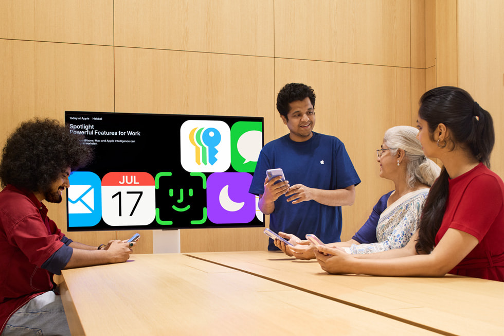 Specjalista Apple Creative prowadzi sesję Today at Apple w salonie Apple Hebbal.