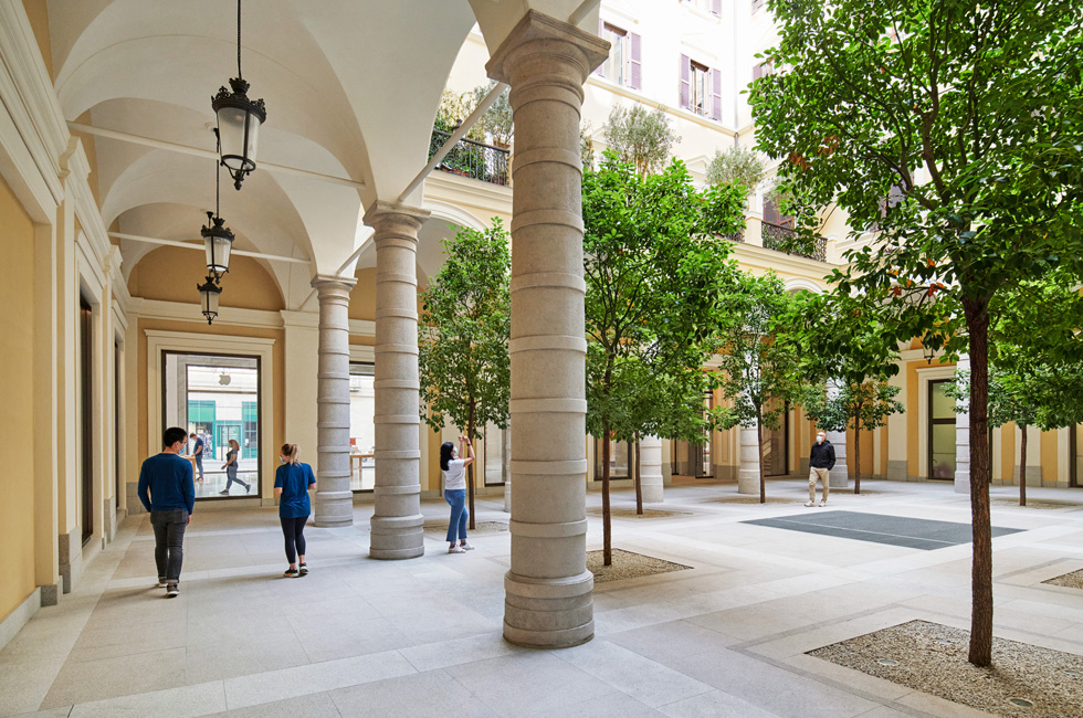 Innergården på Apple Via del Corso.