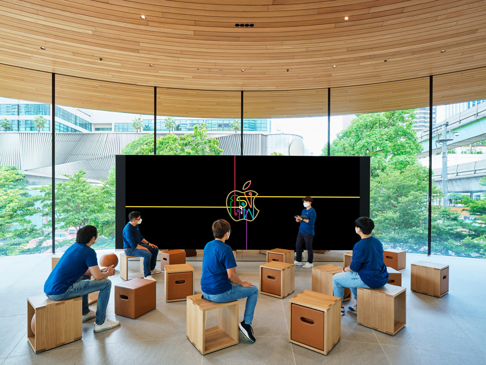 Videovæg i Forum i Apple Central World. 