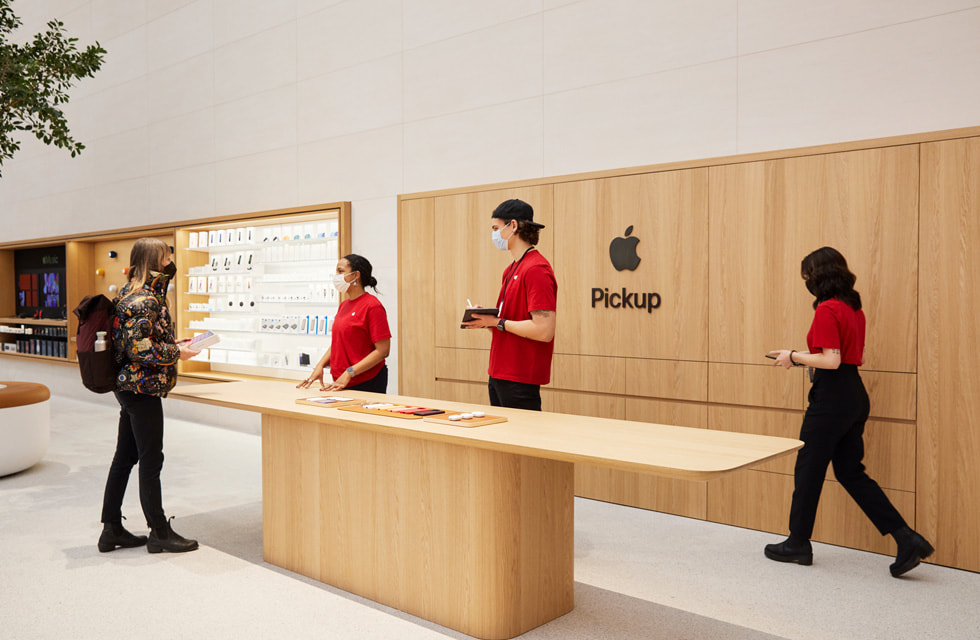 Apple Rosenthaler Straße 的 Apple 取貨專區。