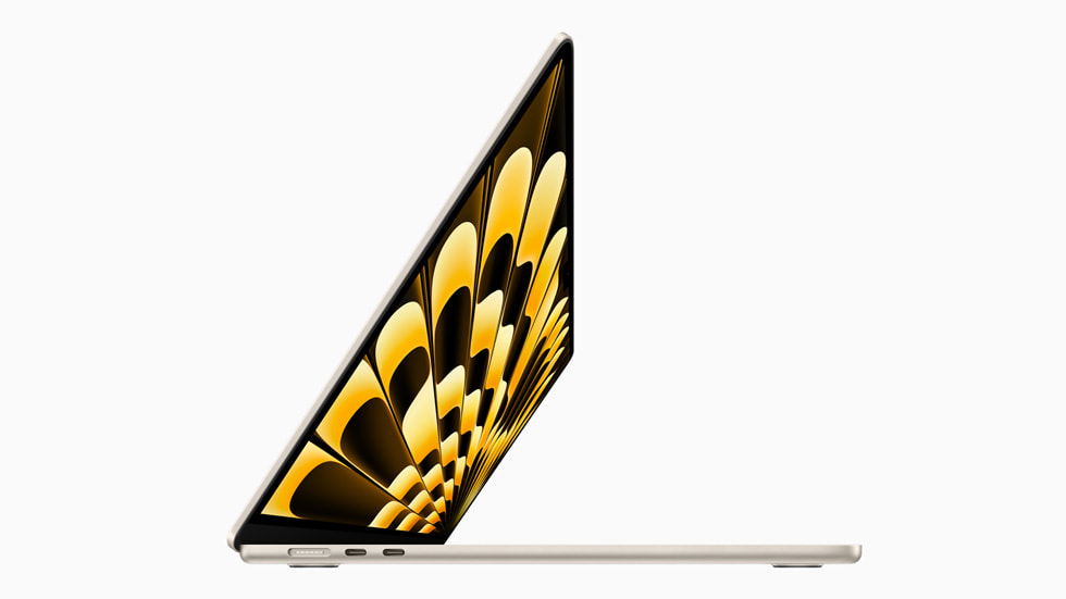 Den nye 15" MacBook Airs tynde profil set fra siden.