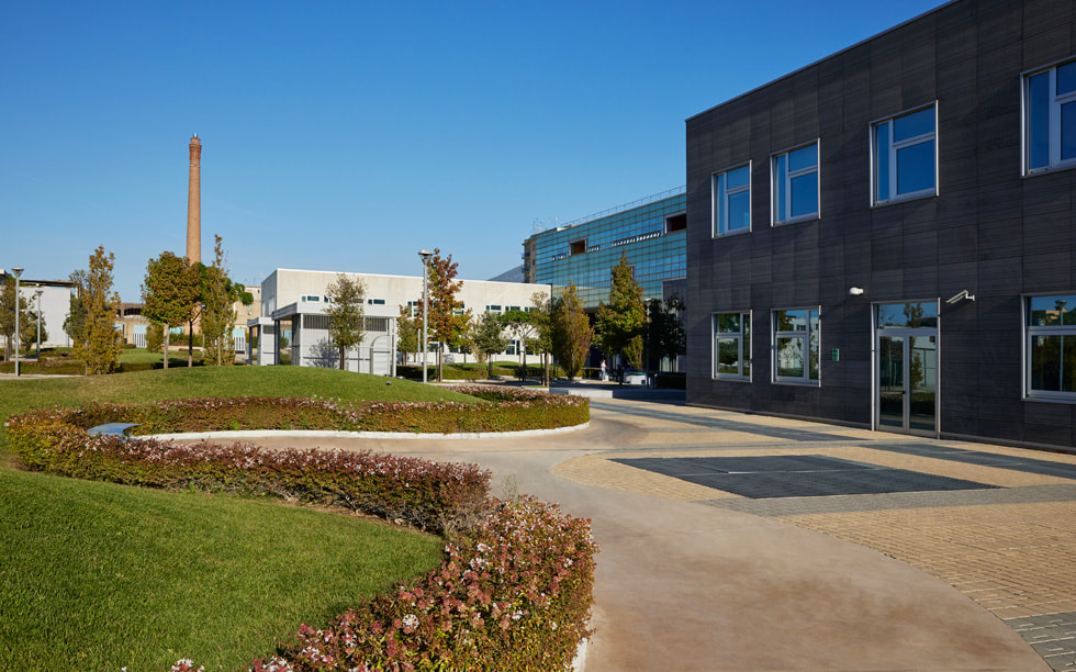 Zdjęcie terenu wokół ośrodka Apple Developer Academy w Neapolu.