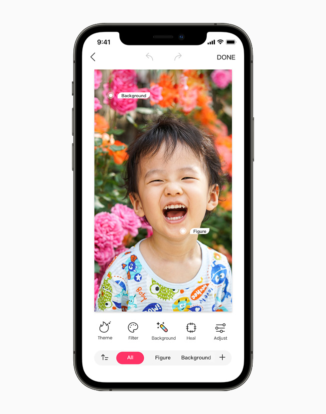 Photo montrant des outils de retouche de l’app Makaron sur un iPhone 12 Pro.