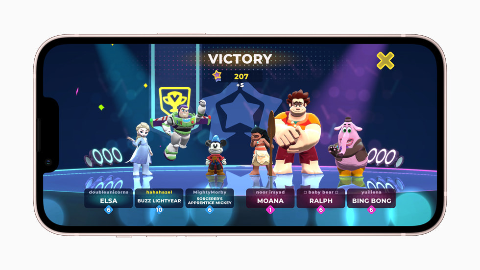 Elsa, Buzz Lightyear, Troldmandens lærling Mickey, Moana, Ralph og Bing Bong optræder i “Disney Melee Mania”.