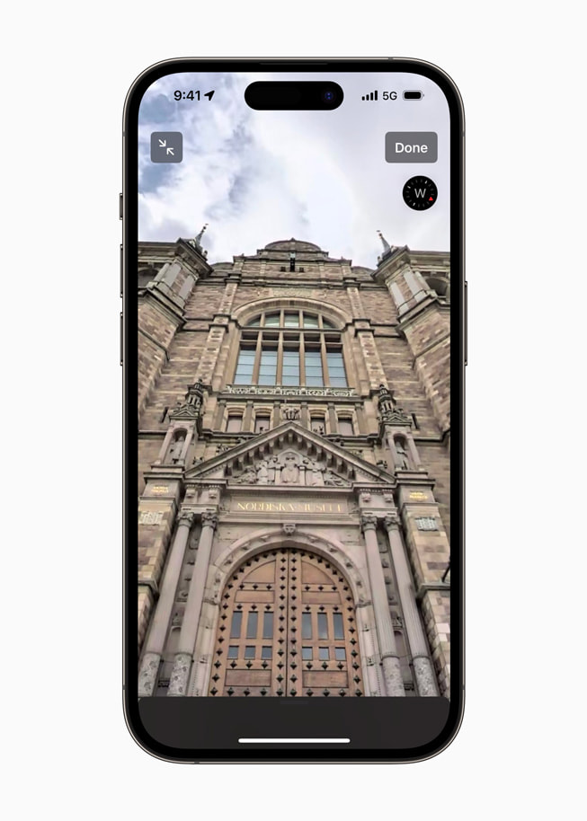 Se deg rundt-funksjonen i den oppdaterte Kart-appen viser Nordiska på iPhone 14 Pro.