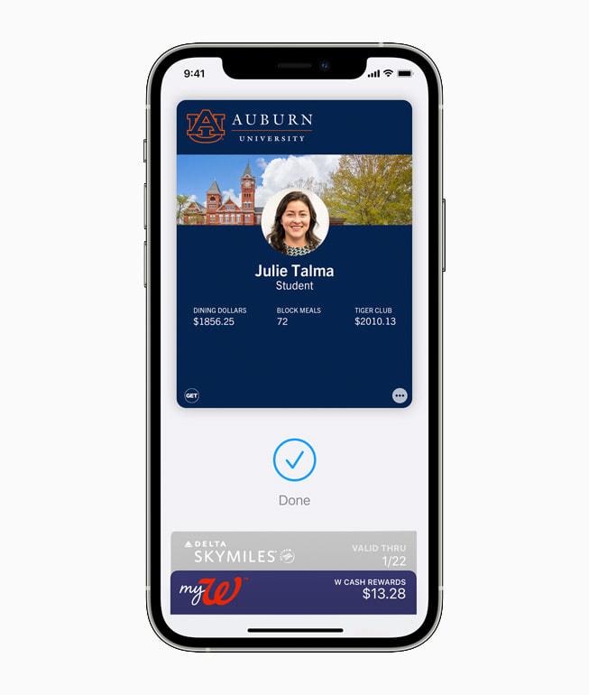 Carte d’une étudiante de l’Université d’Auburn dans Wallet sur iPhone 12 Pro.