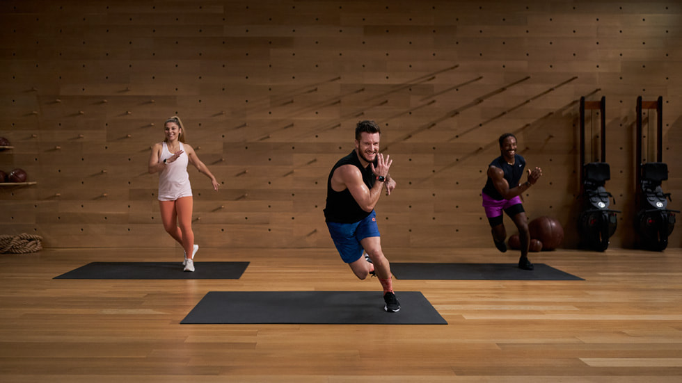 Brian Cochrane, entrenador de Fitness+.