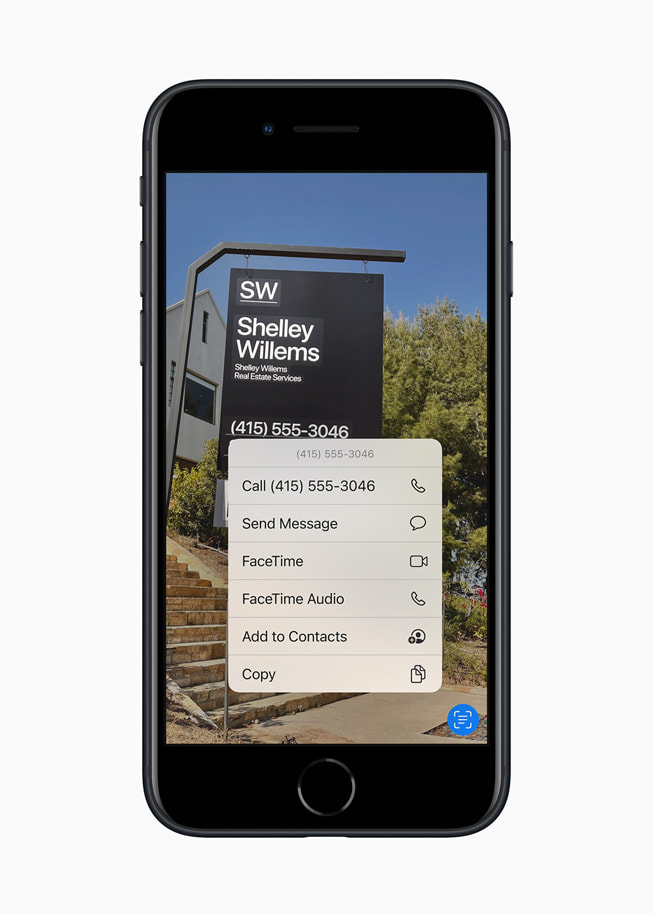 ミッドナイトの新しいiPhone SEで、iOS 15の「テキスト認識表示」を使用して不動産業者の看板を表示している様子