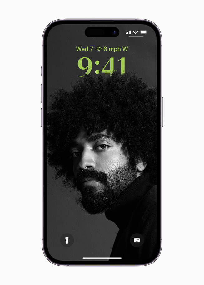 Personlig tilpasset låst skjerm og widgeter med iOS 16 på iPhone 14 Pro.