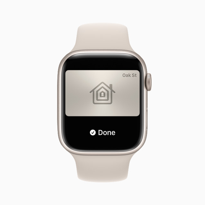 En husnøgle vist på Apple Watch Series 7 i Wallet.