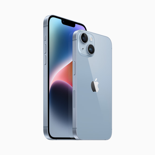 iPhone 14 y iPhone 14 Plus en azul.