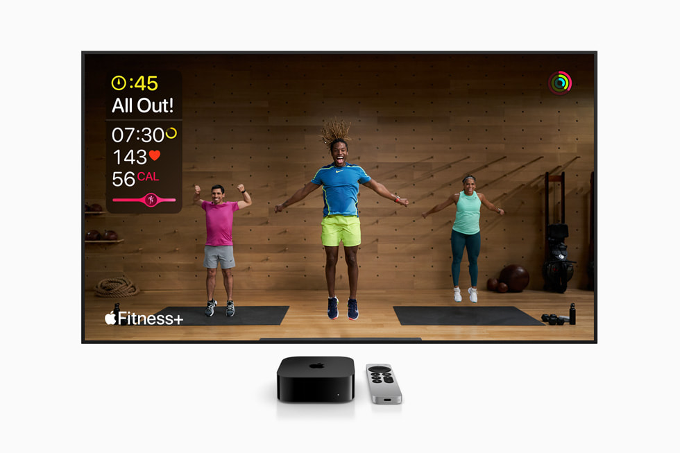 Een work-out in Apple Fitness+ op een tv-scherm dat is verbonden met Apple TV 4K.