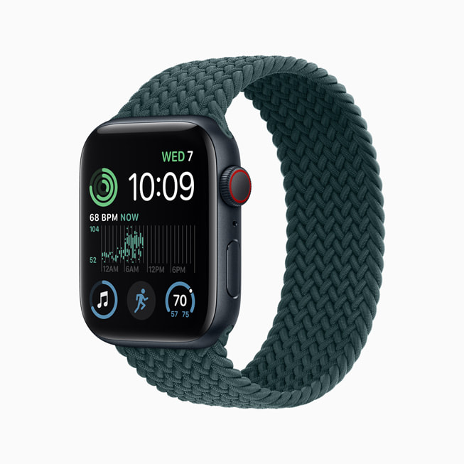 Nye Apple Watch SE av aluminium i midnatt. 