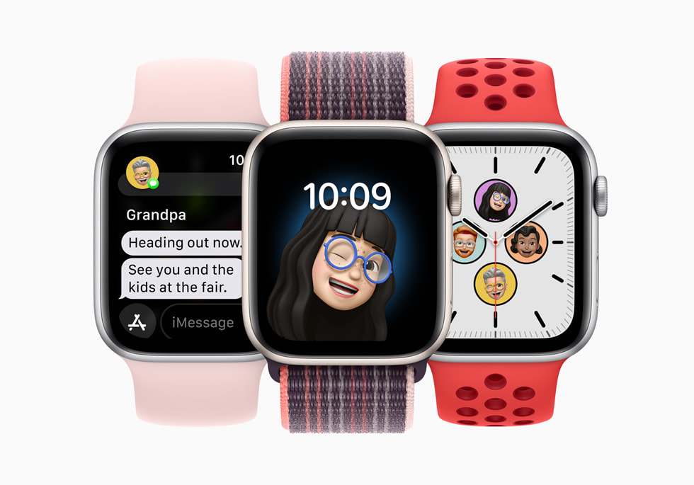 Tre Apple Watch SE-enheter.