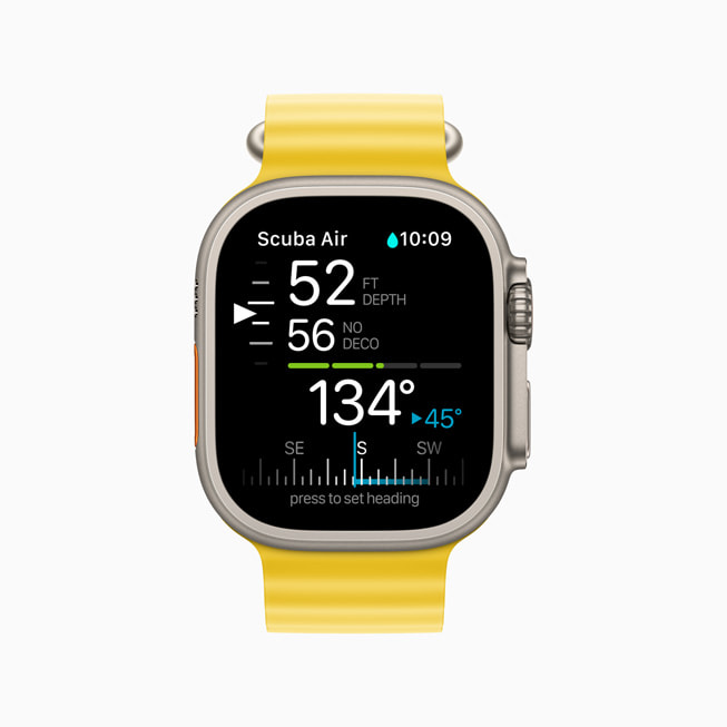 Apple Watch Ultra 顯示《Oceanic+》app 的指南針功能。