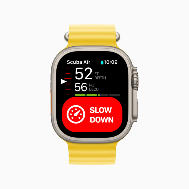 Apple Watch Ultra 的《Oceanic+》app 閃爍安全警告。