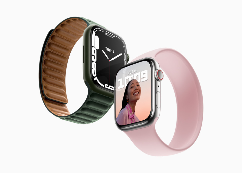 Apple Watch Series 7 iki farklı saat kayışıyla gösteriliyor.