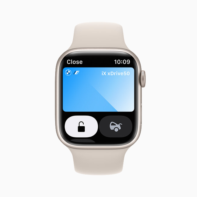 Bilnøgler vist på Apple Watch Series 7 i Wallet.