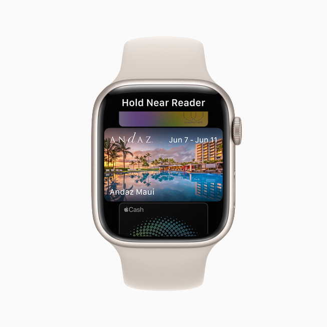 En nøgle til et hotelværelse vist på Apple Watch Series 7 i Wallet.