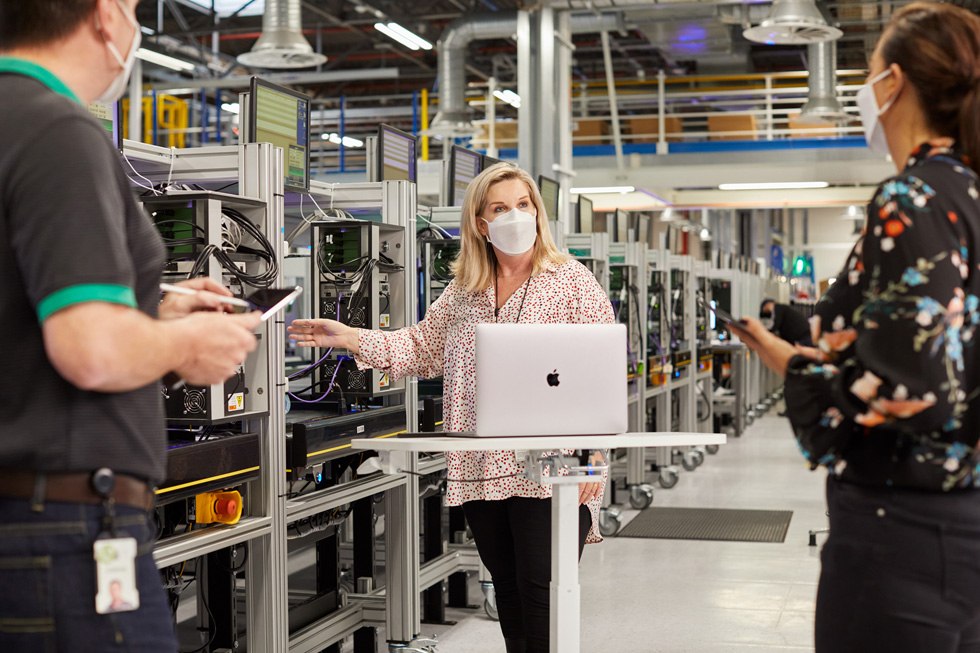 Grainne Kenny forme des managers au campus Apple de Cork, en Irlande.