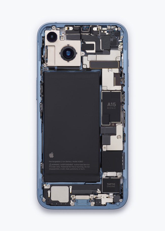 iPhone-komponenter, inkludert litiumionbatterier designet av Apple, blir gjenvunnet av Daisy – Apples demonteringsrobot. 